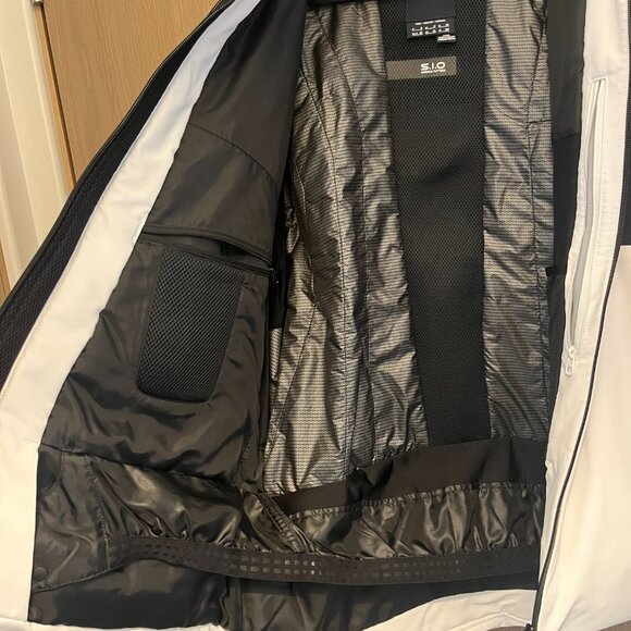 Descente Men's Paddy Ski Jacket - Medium - Only Worn Once - Two Tone White/Grey - Picture 3 of 9